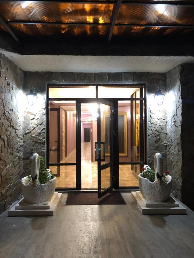 Гостевой Дом Siella Hotell Sukhumi Exteriör bild