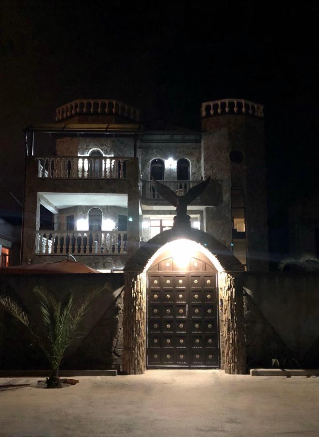 Гостевой Дом Siella Hotell Sukhumi Exteriör bild