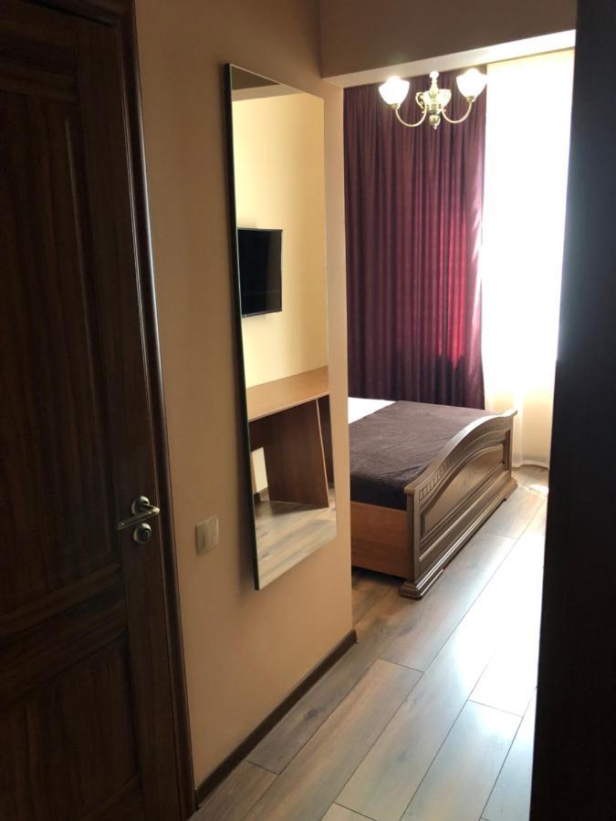 Гостевой Дом Siella Hotell Sukhumi Exteriör bild