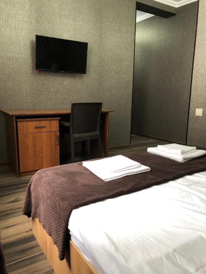 Гостевой Дом Siella Hotell Sukhumi Exteriör bild