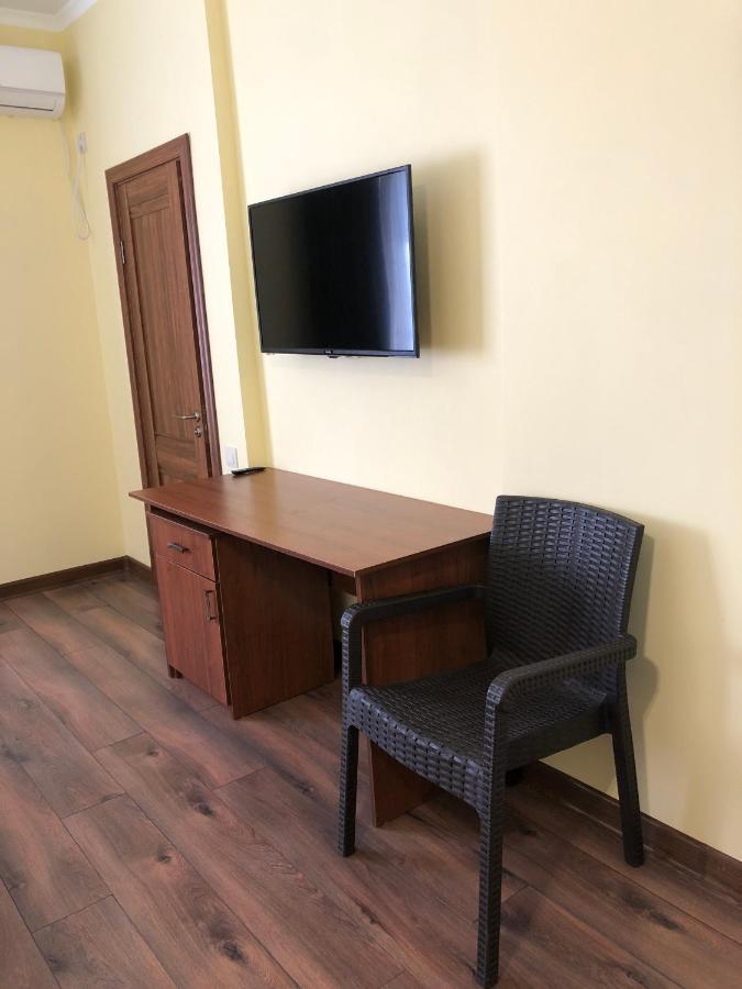 Гостевой Дом Siella Hotell Sukhumi Exteriör bild