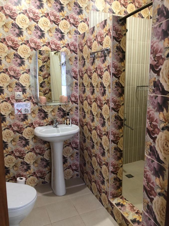 Гостевой Дом Siella Hotell Sukhumi Exteriör bild