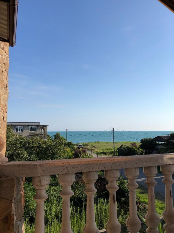 Гостевой Дом Siella Hotell Sukhumi Exteriör bild
