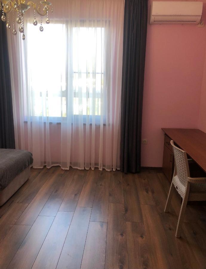 Гостевой Дом Siella Hotell Sukhumi Exteriör bild