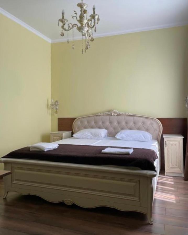 Гостевой Дом Siella Hotell Sukhumi Exteriör bild