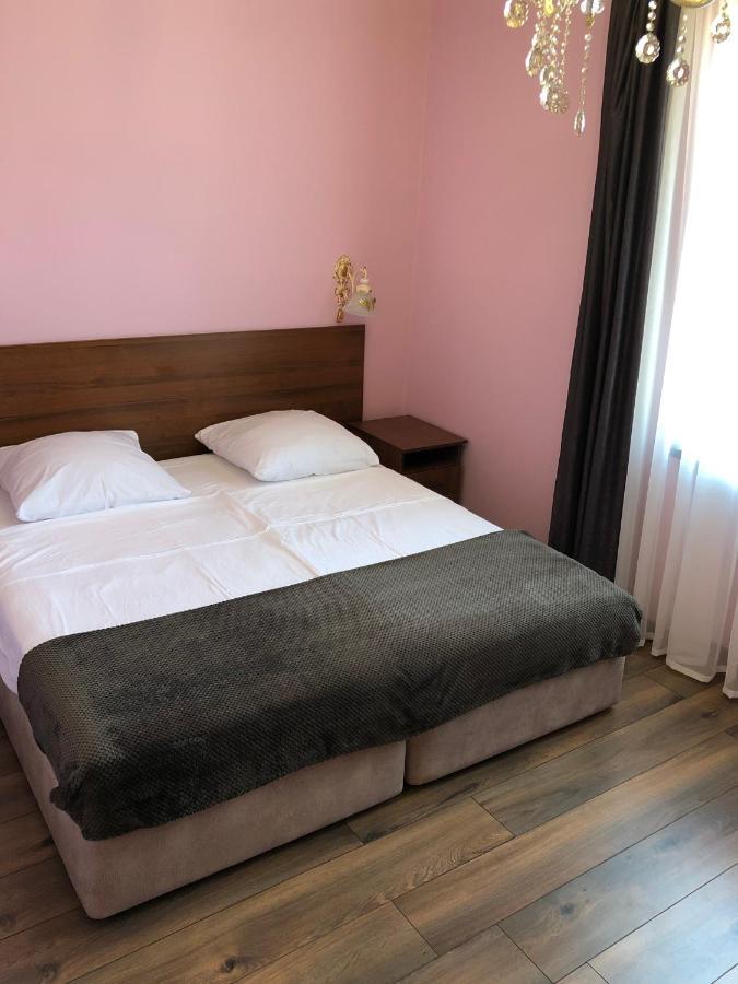 Гостевой Дом Siella Hotell Sukhumi Exteriör bild